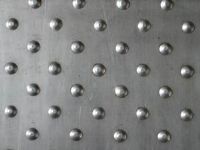 專(zhuān)業(yè)生產(chǎn)金屬?zèng)_孔防滑板， 鱷魚(yú)嘴防滑板